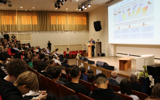 15 октября 2025 года в Бердске прошел «Академический час для школьников», объединивший обучающихся всех школ города и студентов Бердского политехнического колледжа (БПК).